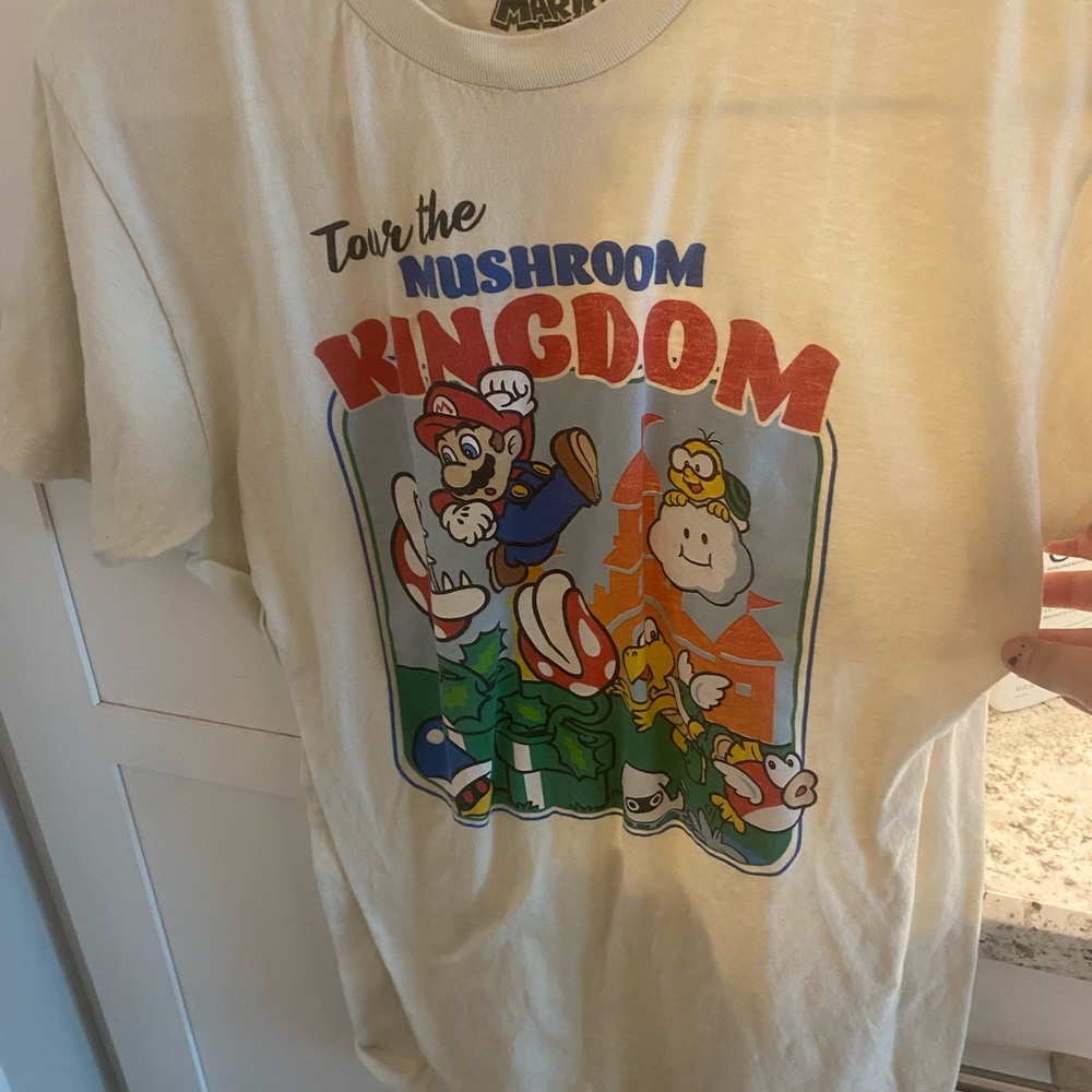 ‼️‼️ SUPER MARIO SHIRT ‼️‼️ size: medium